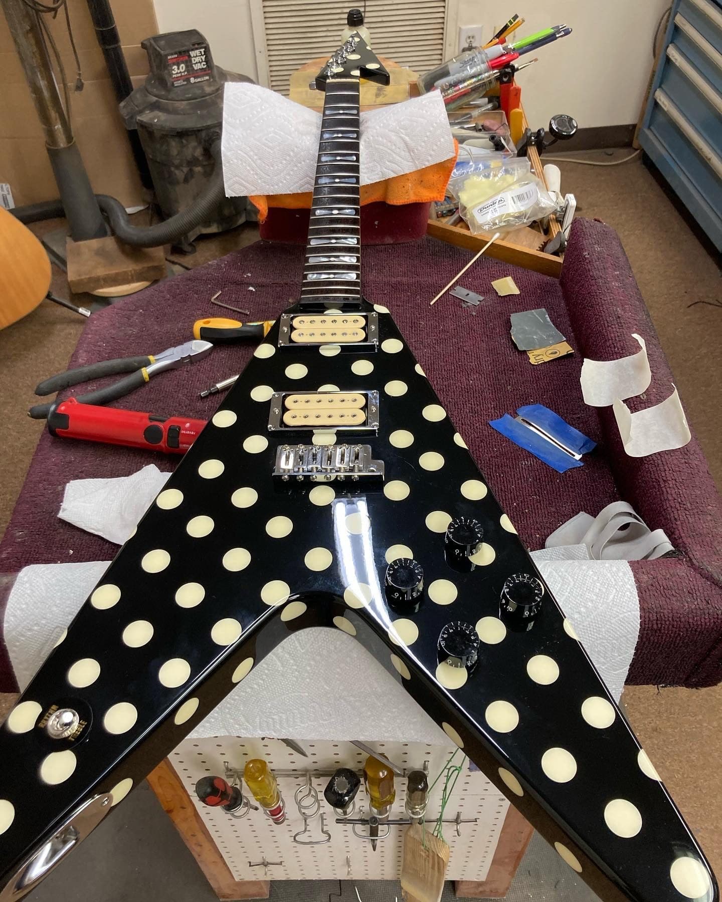 Polka-dot V tribute on the bench, wiring going in